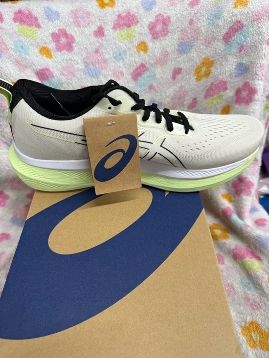 ASICS Lightweight Running Shoes in Pale Green & Black - Picture 6 of 7